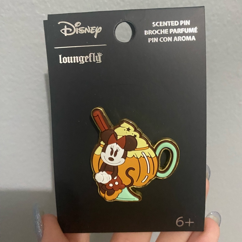 Disney Loungefly Scented Pin – Minnie Mouse Pumpkin Spice